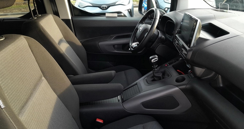 Toyota Proace City Verso cena 96900 przebieg: 45200, rok produkcji 2020 z Szczecin małe 172